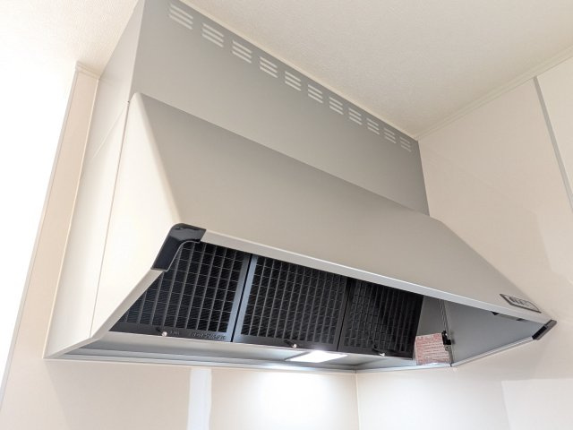 つくば市高見原　第17　新築戸建て　2号棟のキッチン|お料理が楽しくなる、静かでパワフルな換気扇。
キッチンとリビングの空気をいつもクリーンに保ちます。
