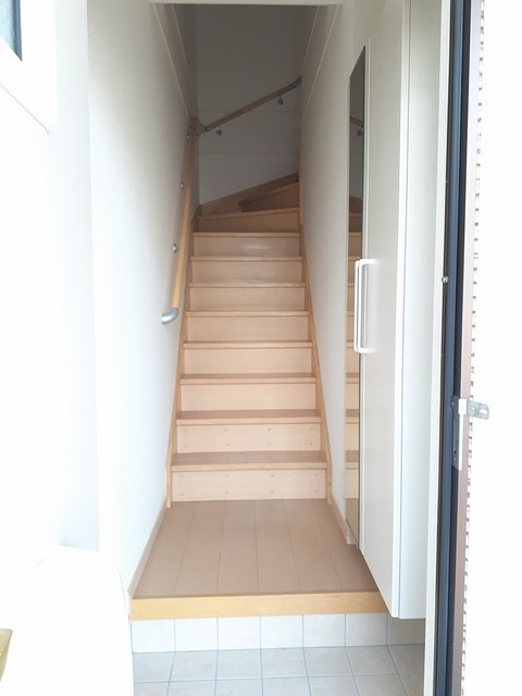 アルモニーBの玄関
