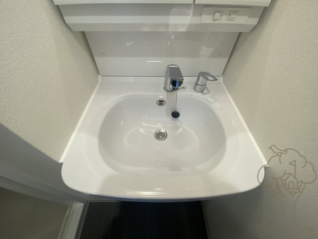 プレサンス大阪同心メゾヴィータの独立洗面台
