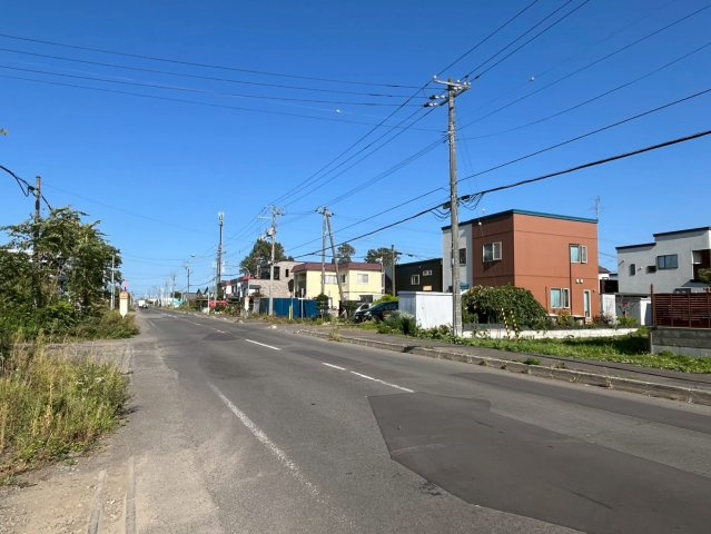 花川南10条2丁目 土地の前面道路含む現地写真|本地前面道路：幅９．０９ｍ