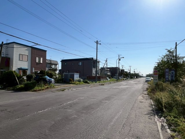 花川南10条2丁目 土地の前面道路含む現地写真|本地前面道路：幅９．０９ｍ