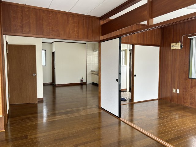 那覇市繁多川戸建の居間・リビング
