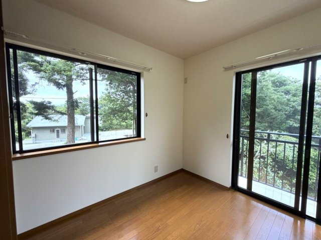商談中　伊豆高原 すいらん荘別荘地　平坦地に建つリフォーム済み5SLDKの洋室|洋室4.5帖