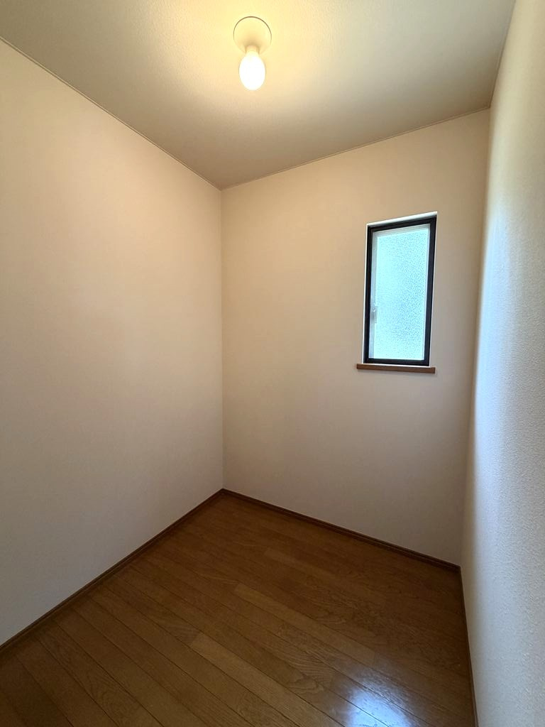 商談中　伊豆高原 すいらん荘別荘地　平坦地に建つリフォーム済み5SLDKの収納|納戸