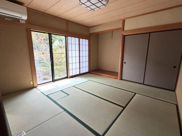 商談中　伊豆高原 すいらん荘別荘地　平坦地に建つリフォーム済み5SLDKの和室|８帖和室