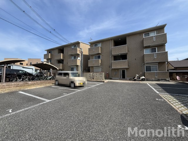 コーダ・コリーナの駐車場