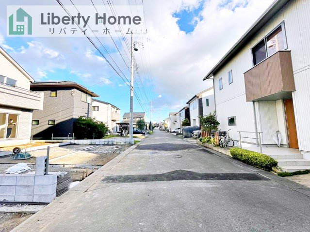 つくばみらい市富士見ヶ丘３丁目　新築戸建　B号棟の前面道路含む現地写真
