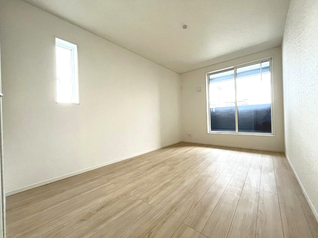 【寝室】 | 春日市伯玄町2丁目第1　1号棟（全2棟）【仲介手数料無料・0円】 | 現地写真。2階主寝室です。