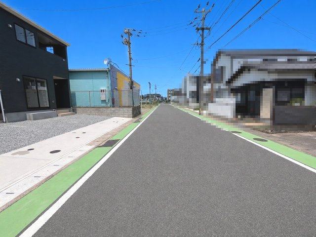 【その他】 | 春日市伯玄町2丁目第1　1号棟（全2棟）【仲介手数料無料・0円】 | 現地写真。前面道路です。