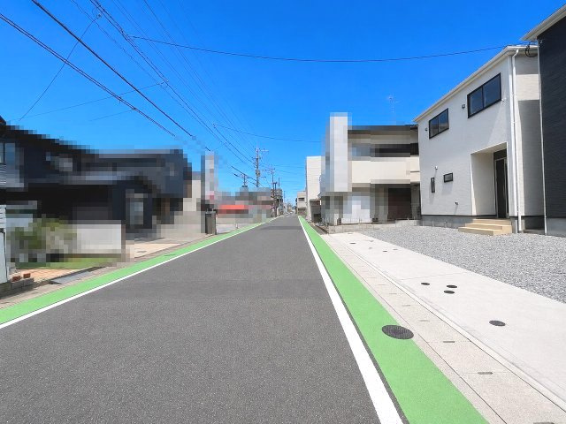 【その他】 | 春日市伯玄町2丁目第1　1号棟（全2棟）【仲介手数料無料・0円】 | 現地写真。前面道路です。