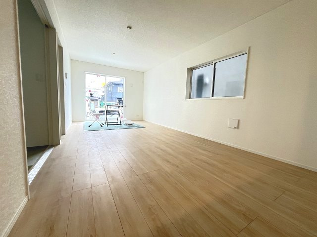 【居間・リビング】 | 春日市伯玄町2丁目第1　1号棟（全2棟）【仲介手数料無料・0円】 | 現地写真。