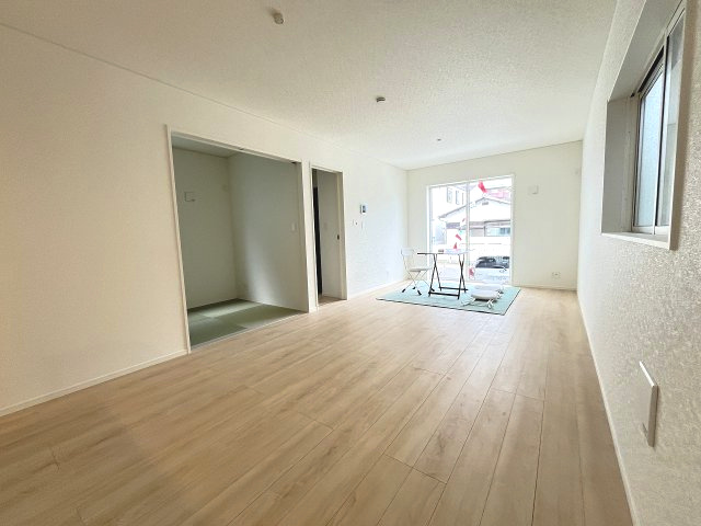 【居間・リビング】 | 春日市伯玄町2丁目第1　1号棟（全2棟）【仲介手数料無料・0円】 | 現地写真。