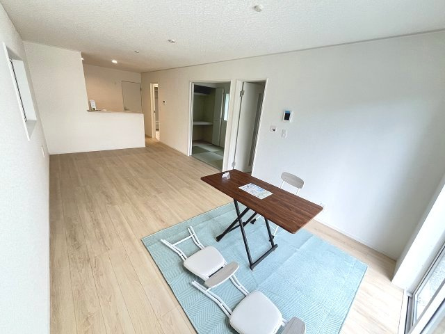 【居間・リビング】 | 春日市伯玄町2丁目第1　1号棟（全2棟）【仲介手数料無料・0円】 | 現地写真。