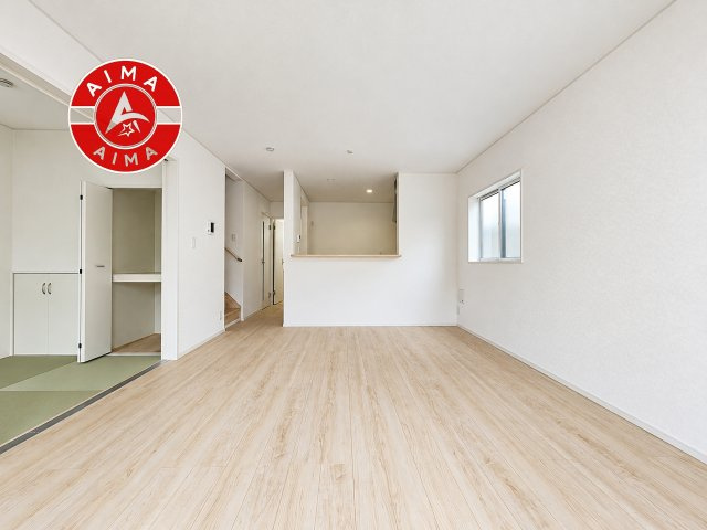 春日市伯玄町2丁目第1-2棟（2号棟）のキッチン|忙しい朝でも家族揃って食事をしたいゆとりあるダイニングスペース。