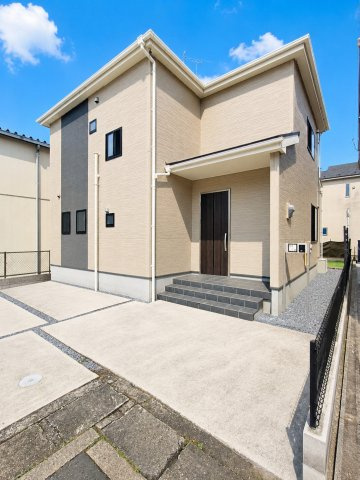 三郷市　戸ケ崎1丁目　中古戸建の前面道路含む現地写真|前面道路含む現地写真です　※プライバシー保護の為、画像加工しております
