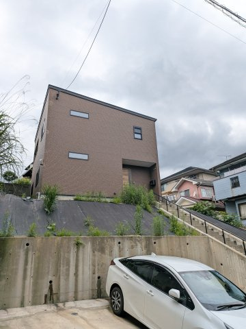 筑紫野市大字牛島の中古一戸建の外観|【外観】
駐車スペース並列3台可】