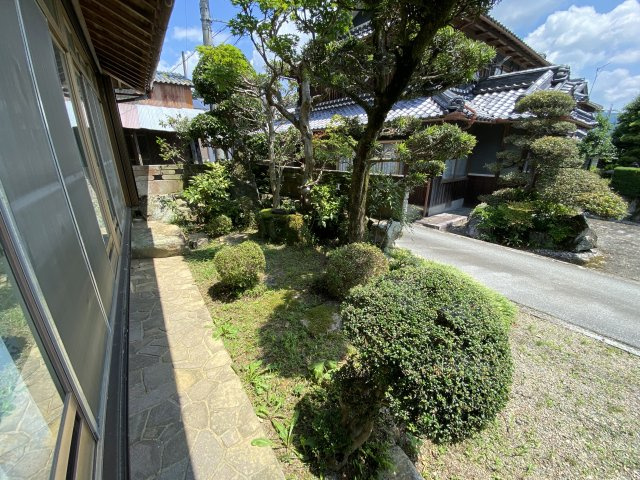 丹波市氷上町御油の中古一戸建の外観|前栽