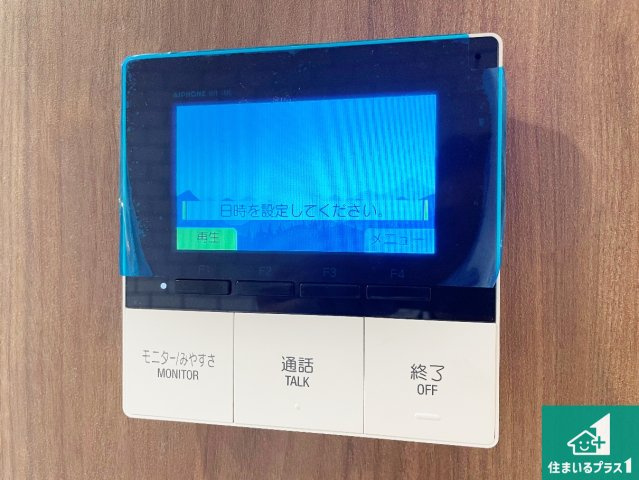 尼崎市東難波町　中古一戸建ての防犯設備|カラーモニターインターホン！声だけでなく来訪者の姿や顔がモニターで確認できるので、小さなお子様がいらっしゃるご家庭でも安心できます！