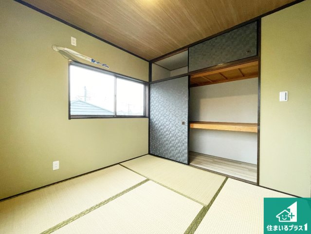尼崎市東難波町　中古一戸建ての和室|一室あると便利な和室は客間としてだけでなく、小さなお子様のプレイルームや食後のくつろぎスペースとしてもご利用いただけます。収納もついていますので大活躍間違いなし！