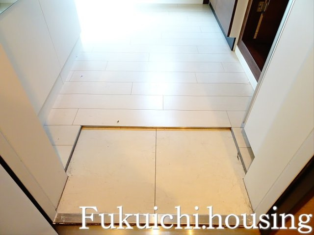 Ludens千歳台の玄関