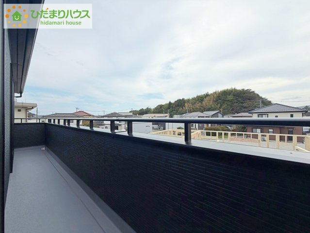 日立市川尻町6期　新築戸建のバルコニー|ワイドなバルコニーで、ご家族全員のお洋服もらくらく干せちゃいます( *´艸｀)
