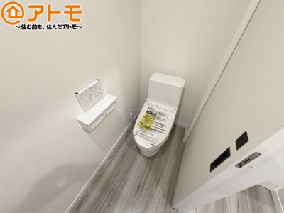 【トイレ】 | 葵区柳町　新築戸建　全1棟 | 年代を問わず使いやすい洗浄機能付きのトイレ♪肌への負担をも減らせるのでお子様の敏感なお肌も安心！