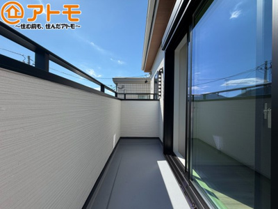 【バルコニー】 | 葵区柳町　新築戸建　全1棟 | 陽当りの良いバルコニーはお洗濯物はもちろんお布団もふかふかになります♪
