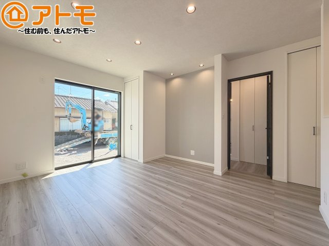 【居間・リビング】 | 葵区柳町　新築戸建　全1棟 | 日当たりのよいリビングは、一年を通してぽかぽかとしています。家族が自然と集まる空間になりそうですね♪