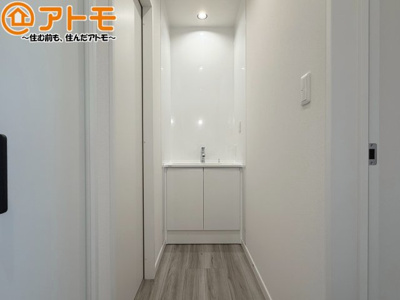 【独立洗面台】 | 葵区柳町　新築戸建　全1棟 | 二台の洗面台は朝の時間もスムーズになります♪