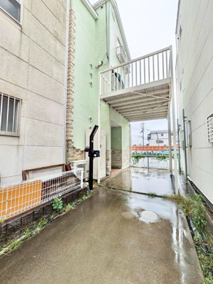 【駐車場】 | 豊中市上津島３丁目中古戸建 | 現在ご返済中のカーローン・カードローン・教育ローンなどを住宅ローンに一本化したり、家具家電購入費用・引越し費用を住宅ローンと組み合わせるなど、お客さまにメリットの多い住宅ローンのご提案が可能です。