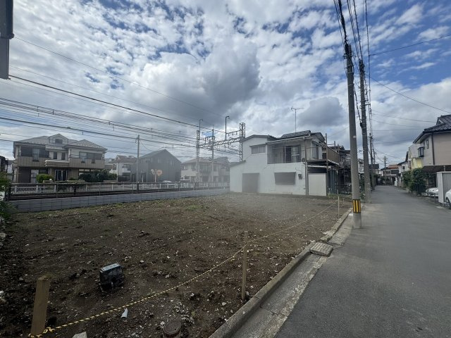日野市南平７丁目の前面道路含む現地写真