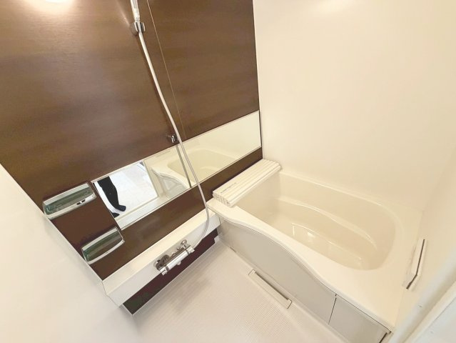 LA　GLAYCYNE逆瀬川の浴室