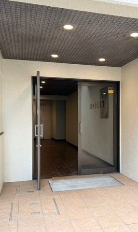 南平台ヒルスのエントランス