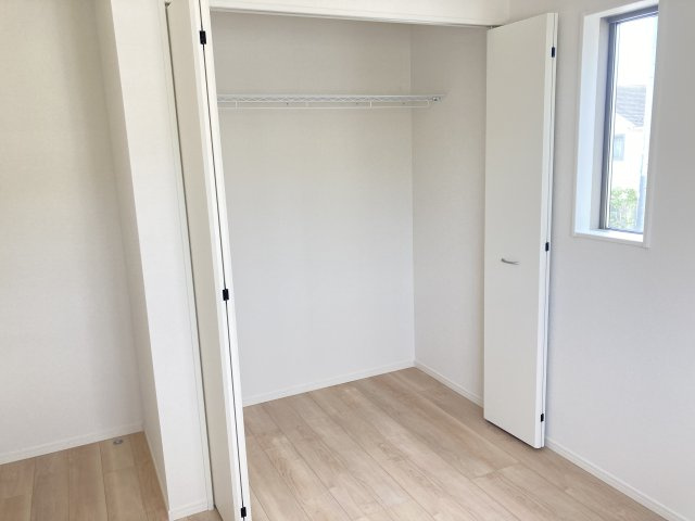 クレイドルガーデン前橋市大利根町第３　２号棟の収納|【イメージ画像】2階洋室1　収納です