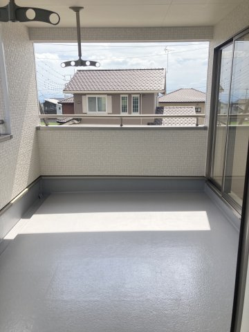 クレイドルガーデン前橋市大利根町第３　２号棟のバルコニー|【イメージ画像】広々したインナーバルコニー！急な雨でも洗濯物が濡れません。