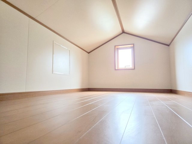 青梅市柚木町1丁目　中古戸建の収納|屋根裏収納庫