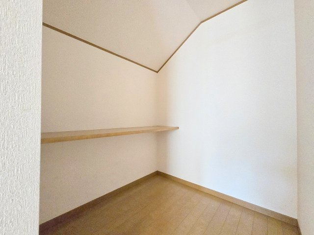 青梅市柚木町1丁目　中古戸建の収納|２帖ある納戸