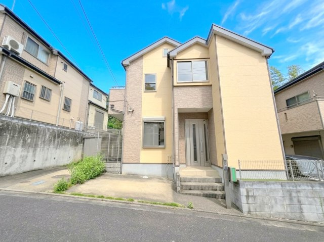 青梅市柚木町1丁目　中古戸建の前面道路含む現地写真
