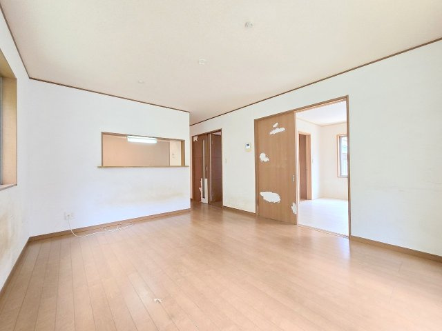 青梅市柚木町1丁目　中古戸建の居間・リビング|リフォーム前写真