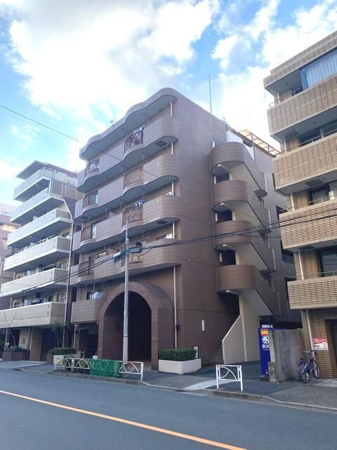 ウスイビルの外観