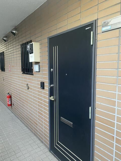 ウスイビルの玄関
