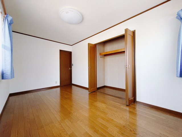 【中古戸建】本庄市寿2丁目　 の洋室|■2階洋室｜子供部屋のメリットは「自立心を養うことができる」「自分で整理整頓できるようになる」そして、お子様が成長した際には「プライバシーを確保できる」といい事だらけ♪