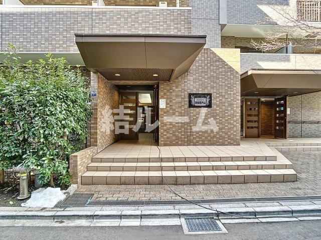 新宿区大久保２丁目の賃貸マンションのエントランス