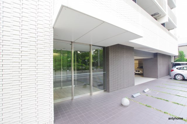 レジュールアッシュ梅田WEST　仲介手数料無料のエントランス