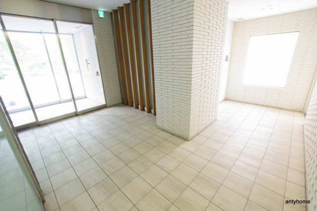 レジュールアッシュ梅田WEST　仲介手数料無料のロビー