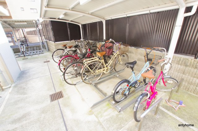 レジュールアッシュ梅田WEST　仲介手数料無料の駐車場