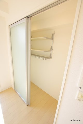 レジュールアッシュ梅田WEST　仲介手数料無料の収納