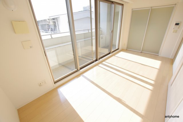 レジュールアッシュ梅田WEST　仲介手数料無料の洋室