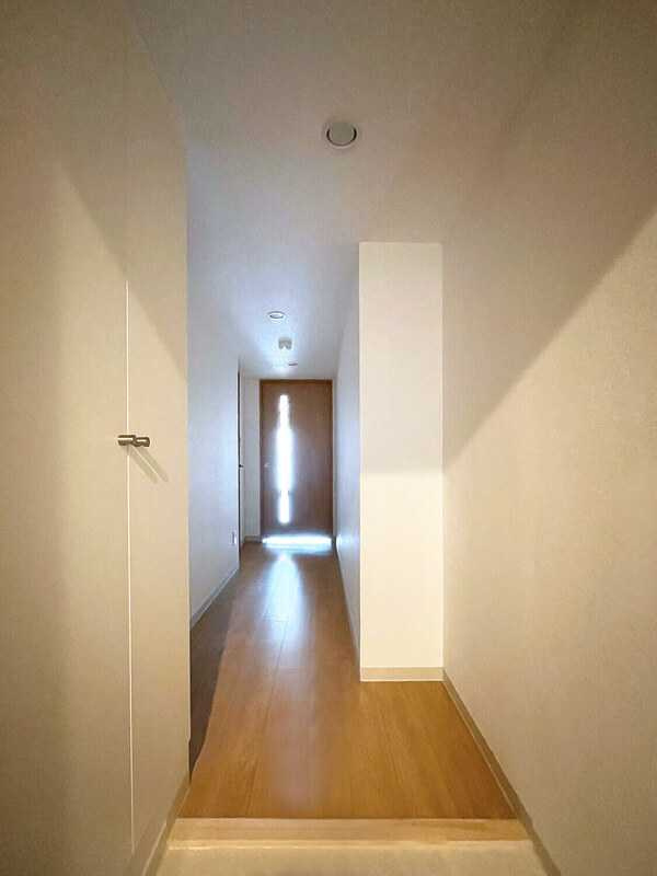 レオ伍拾八番館の玄関