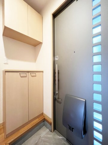ルミエール旭町の玄関